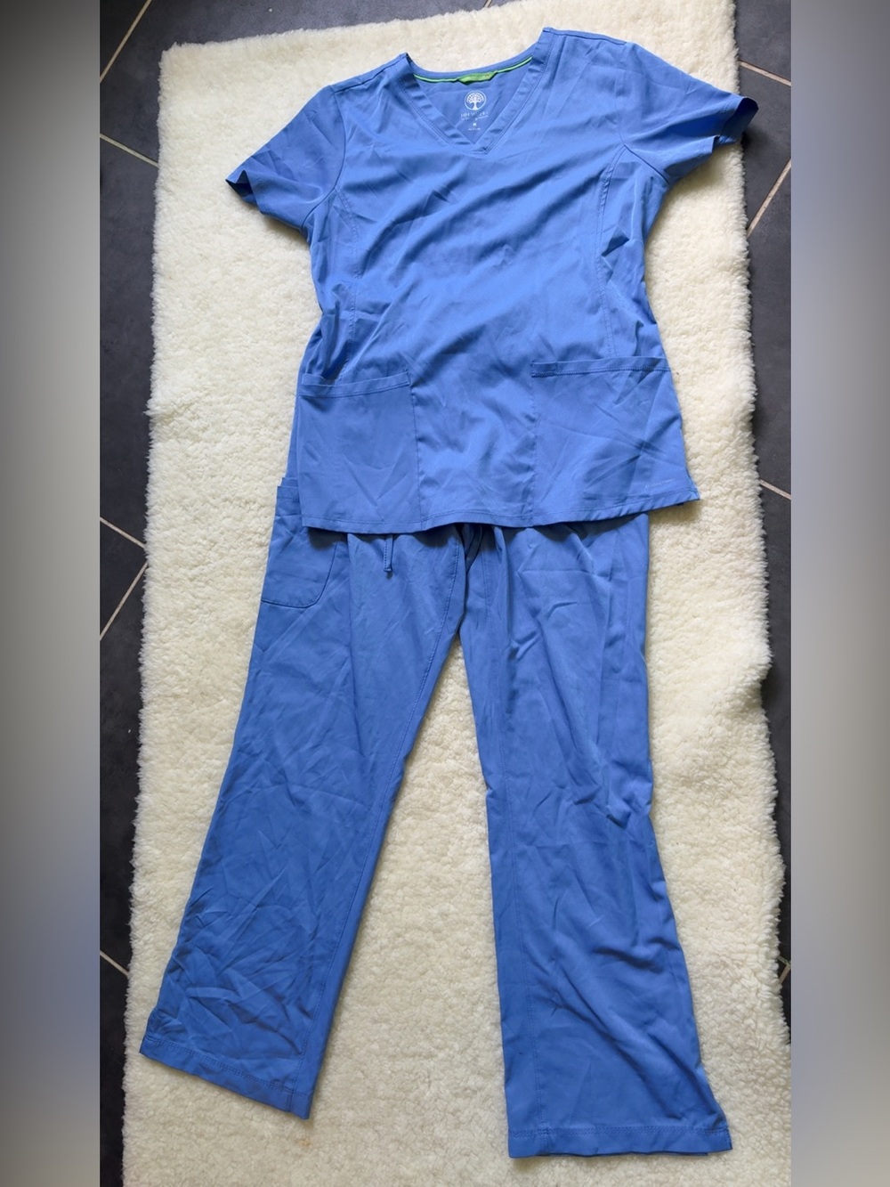 HH works women’s scrub set